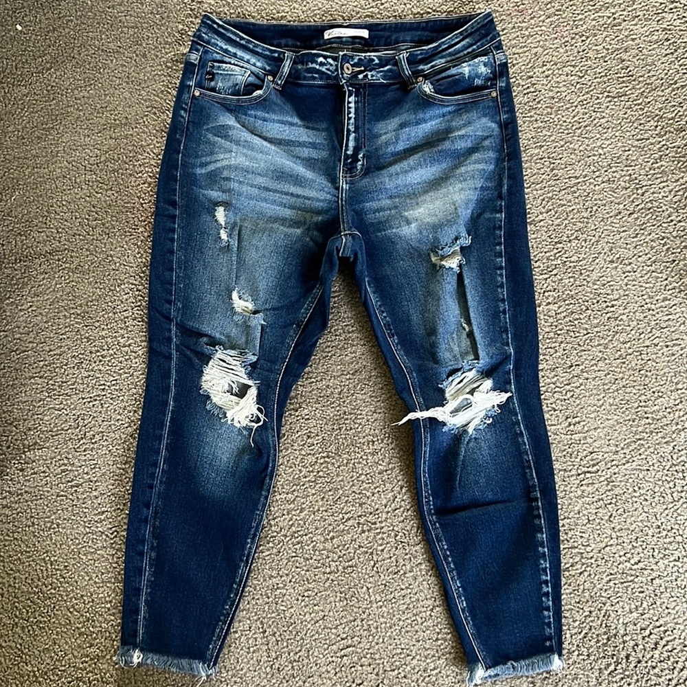 KanCan exclusively for Maurice’s destructed jean capris with frayed hem. Size 16